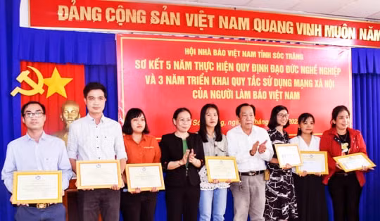 Phát huy vai trò, nhiệm vụ, góp phần ngăn chặn, đẩy lùi sự suy thoái về tư tưởng chính trị, đạo đức, lối sống
