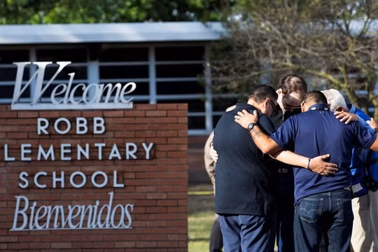 Vụ xả súng Texas: 19 học sinh thiệt mạng học cùng một lớp, kẻ sát nhân gửi cảnh báo trên mạng