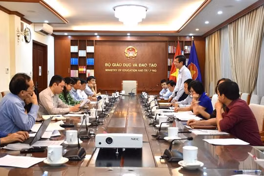 Thứ trưởng Nguyễn Văn Phúc: “Làm tiến sĩ” thay vì “học tiến sĩ”