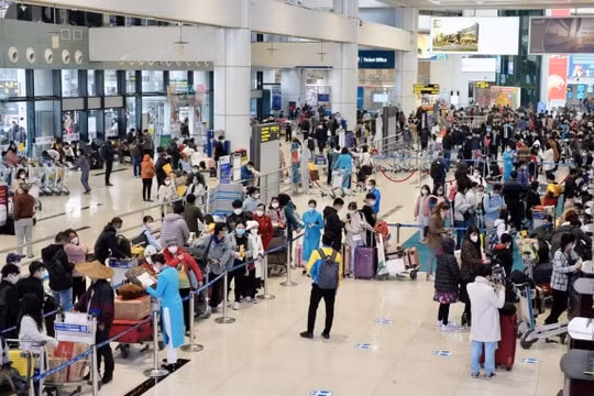 Hàng không mở bán vé máy bay Tết 2023, giá thế nào?