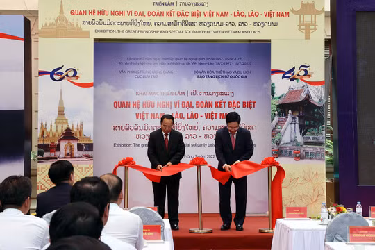 Khai mạc triển lãm Quan hệ hữu nghị vĩ đại, đoàn kết đặc biệt Việt Nam-Lào