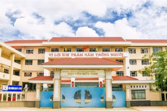 Một nữ sinh cấp 3 ở TP. HCM nhảy lầu tự tử trong giờ ra chơi
