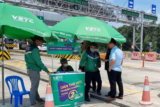 VETC lên tiếng về việc dán chồng thẻ thu phí không dừng ETC