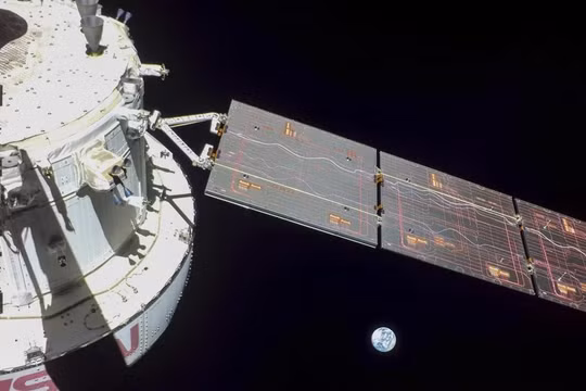 Tàu vũ trụ Orion của NASA đi vào quỹ đạo xa của mặt trăng