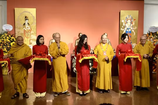 Triển lãm mỹ thuật Phật giáo ‘Sen đầu hạ’ lần thứ 8