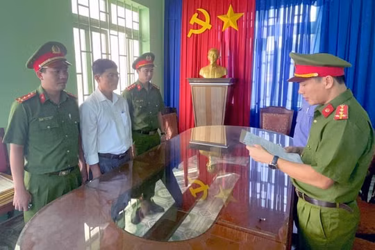 Khởi tố, bắt tạm giam 2 nguyên chánh văn phòng huyện ở Bình Phước