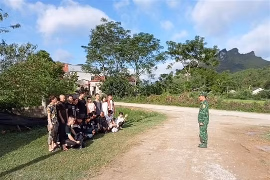Ngăn chặn và tiếp nhận hơn 100 công dân xuất, nhập cảnh trái phép