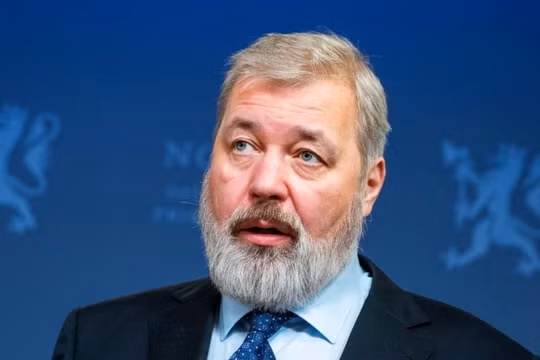 Người đoạt giải Nobel Hòa bình của Nga tặng huy chương cho người tị nạn Ukraine
