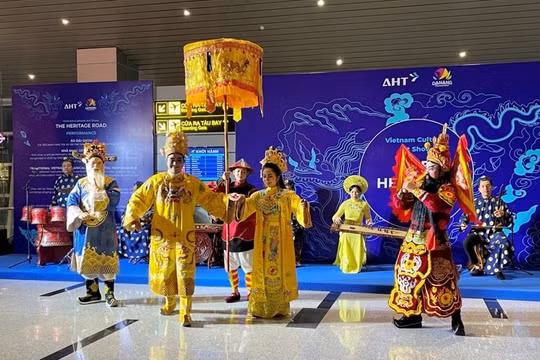 Đà Nẵng đưa nghệ thuật truyền thống vào biểu diễn tại sân bay