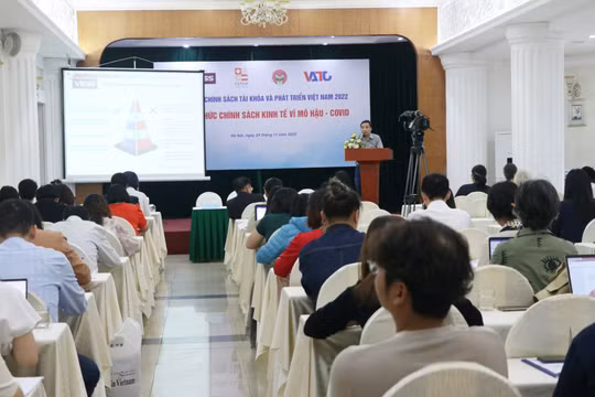 Nếu thực hiện các dự án khổng lồ, nợ công của Việt Nam sẽ là áp lực trong thập kỷ tới