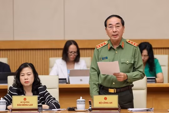Nguy cơ sử dụng công nghệ thông tin để "xâm lấn", "can thiệp", "lấn át" thông tin chính thống
