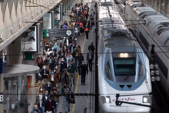 Tây Ban Nha miễn phí đi tàu điện ngầm