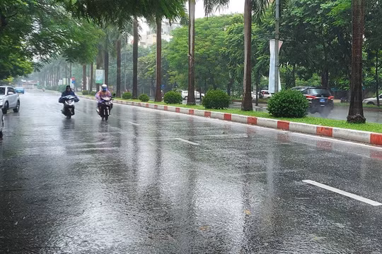 Dự báo thời tiết 15/7: Cả nước mưa rào và dông rải rác, cục bộ có mưa to