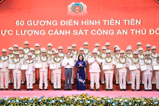 Vinh danh 60 gương điển hình tiên tiến của lực lượng Cảnh sát Thủ đô