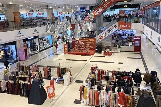 Các trung tâm thương mại cần giảm 30% giá thuê để thoát “ế”