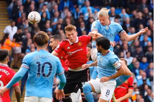 Man City đánh bại Man Utd 6-3 tại vòng 9 Ngoại hạng Anh 2022/23