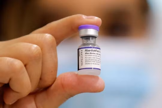 Pfizer sẽ cho ra mắt vắc xin Omicron vào tháng 3/2022