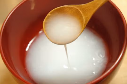 Những lợi ích không ngờ của nước cơm đối với trẻ nhỏ