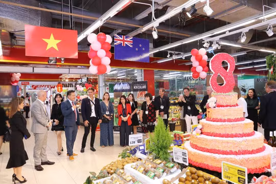 Tổng Lãnh sự quán New Zealand khảo sát thị trường sản phẩm nhập khẩu Việt Nam tại siêu thị WinMart