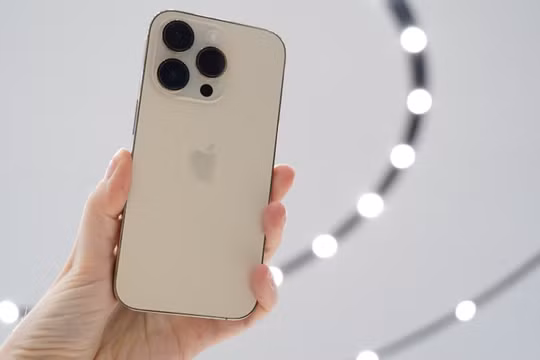 iPhone 14 series khan hàng, "cò" điện thoại gom hàng số lượng lớn để ăn chêch lệch