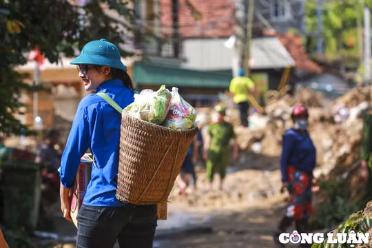 Những "tia nắng vàng" mang hy vọng đến với miền biên giới 