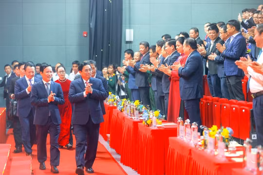 Doanh nghiệp, doanh nhân Việt: Vững vàng trong bão tố!