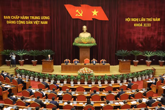 Ban Chấp hành Trung ương Đảng thảo luận theo tổ về đổi mới chính sách, pháp luật đất đai