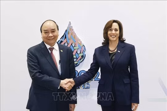 Chủ tịch nước Nguyễn Xuân Phúc gặp Phó Tổng thống Hoa Kỳ Kamala Harris