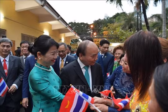 Chủ tịch nước Nguyễn Xuân Phúc thăm cộng đồng kiều bào tại Thái Lan