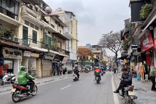 Chủ mặt bằng “đất vàng” phố cổ mòn mỏi tìm khách thuê mới