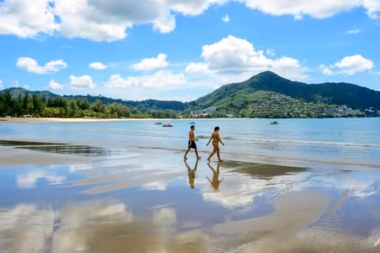 Hàng nghìn người Nga vật lộn rời khỏi Thái Lan