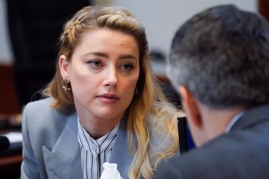 Amber Heard được cầu hôn sau khi thua kiện