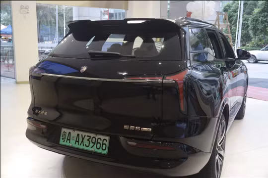 “Chúa nợ” Evergrande rao bán xe điện rẻ bằng nửa xe Tesla