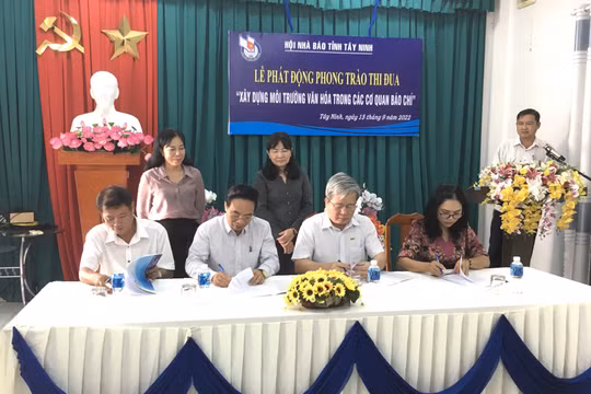 Hội Nhà báo tỉnh Tây Ninh phát động phong trào thi đua “Xây dựng môi trường văn hóa trong các cơ quan báo chí”.
