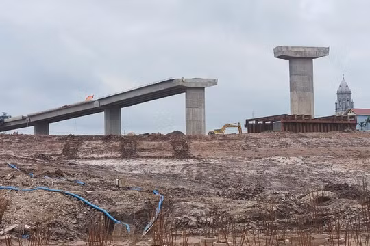 Cụm công trình kênh nối Đáy - Ninh Cơ thi công “rùa bò”, nhiều hạng mục chồng chéo