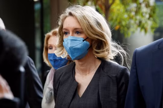 Cựu CEO Theranos, Elizabeth Holmes bị kết tội và có thể ngồi tù 20 năm