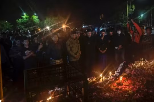 Sáu người bị buộc tội trong thảm họa SVĐ bóng đá Indonesia