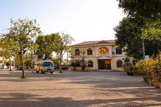 Hải Phòng: Nguyên hiệu trưởng Trường THPT Nguyễn Trãi bị khởi tố vì lập khống hồ sơ