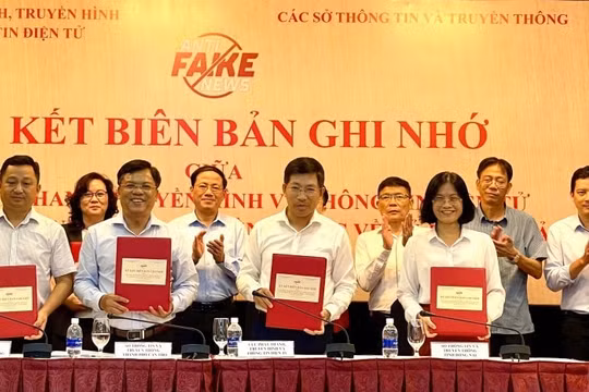 Cùng nhau hợp tác xử lý và công bố tin giả trên không gian mạng