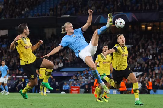 Haaland tỏa sáng giúp Man City ngược dòng đánh bại Dortmund 2-1
