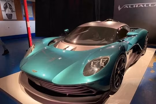 Đại lý tư nhân chào bán Aston Martin Valhalla với giá 1,2 triệu USD