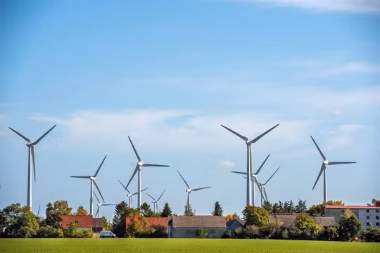 Sản lượng điện gió và mặt trời của EU tăng kỷ lục kể từ cuộc chiến Nga - Ukraine