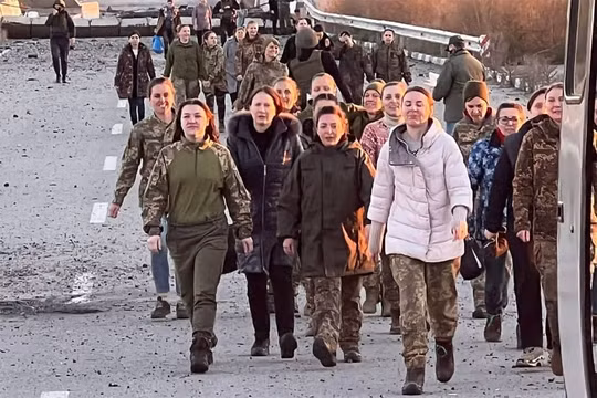 Ukraine và Nga trao đổi nữ tù nhân