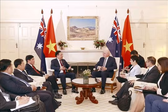 Chủ tịch Quốc hội Vương Đình Huệ hội kiến Toàn quyền Australia
