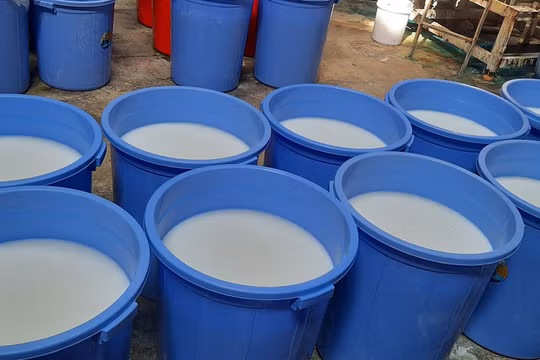 TP HCM: Phát hiện xưởng sản xuất dầu gội giả, công nghệ "xô chậu" lớn nhất từ trước tới nay
