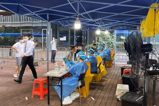 Trung Quốc: Thâm Quyến và Thành Đô mở rộng phong tỏa COVID-19