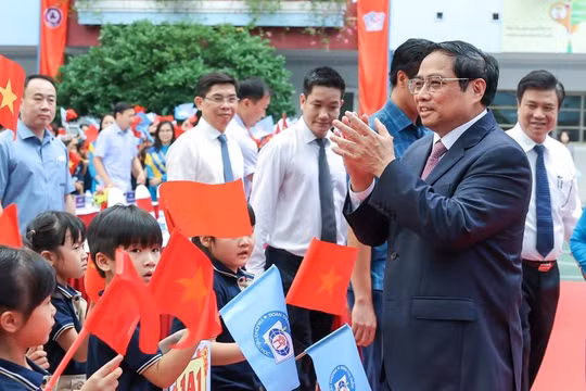 Thủ tướng: Khắc phục bằng được tình trạng “thiếu giáo viên, thiếu lớp học, thiếu sách giáo khoa”