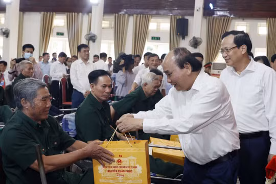 Chủ tịch nước thăm, tặng quà thương, bệnh binh tại Bắc Ninh