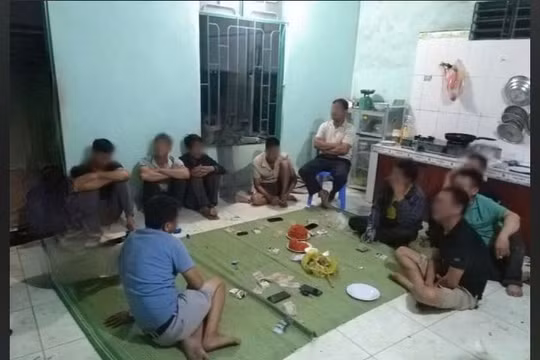 Kon Tum: Bắt quả tang nhóm người đang sát phạt nhau trên chiếu bạc