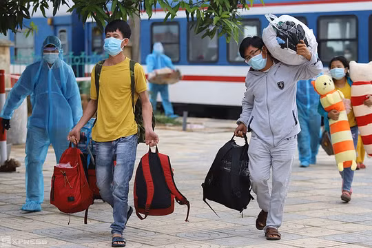 Kiểm tra, xử lý nơi tự ý đặt quy định riêng với người dân về quê ăn Tết